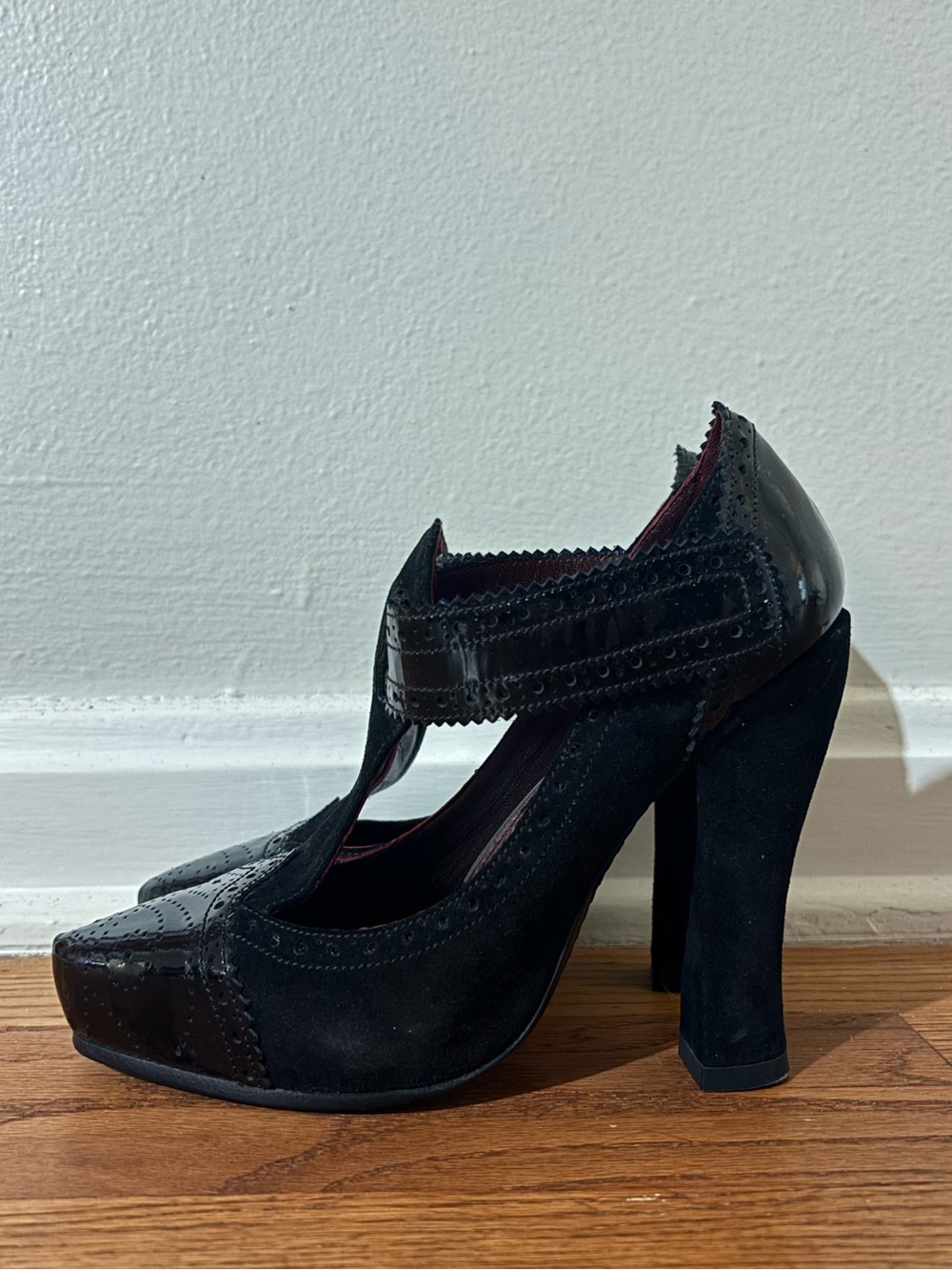 MARC JACOBS Black Patent T-Strap Mary Jane Platform Heels - Picture 8 of 14